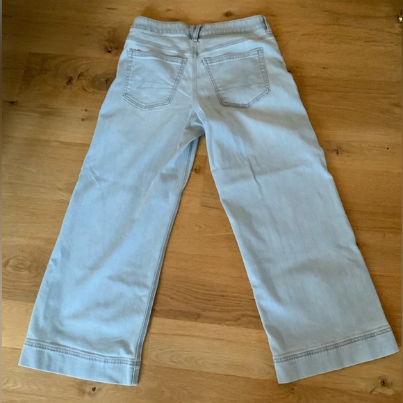 AE Dreamy Drape Stretch Low-Rise Baggy Wide-Leg Jean - Light Wash - short - Picture 7 of 10